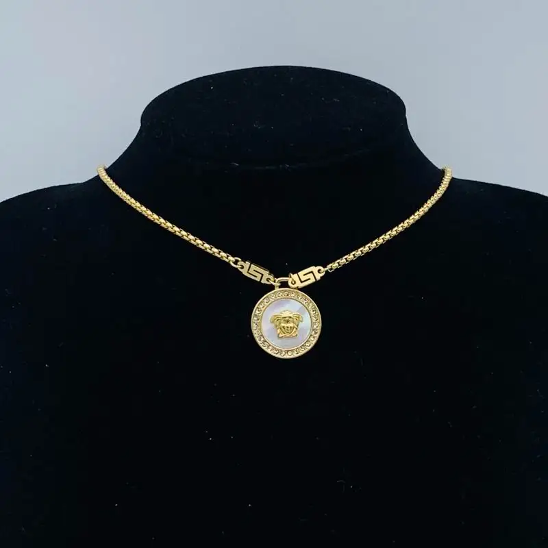Versace necklace 05lyx23